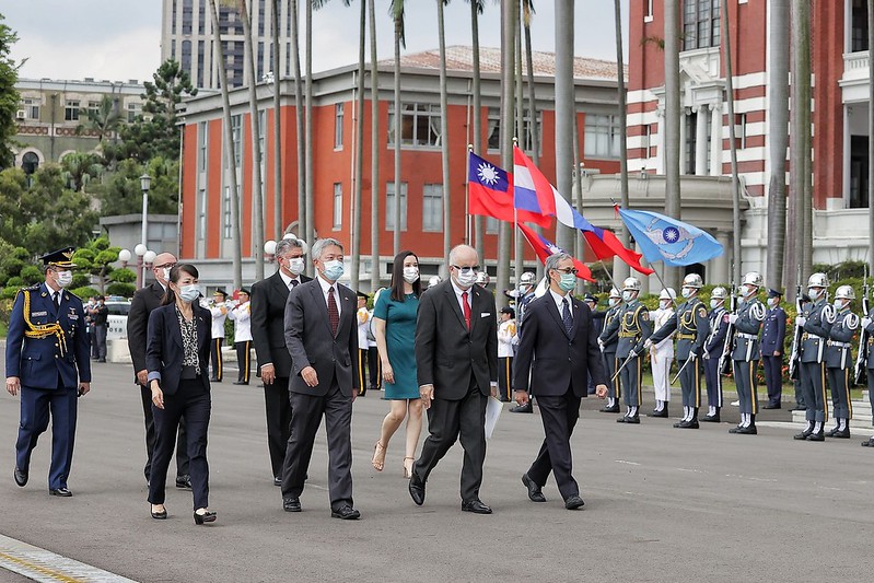 總統接受巴拉圭共和國新任駐臺特命全權大使費卡洛呈遞到任國書