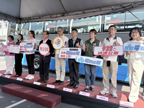 新北市電巴突破300輛 再加入快速公車生力軍 邁入綠能新紀元!