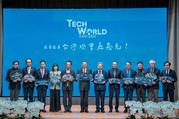 大阪世博TECH WORLD館成功「Take Home」 卓揆鼓勵國人踴躍參觀 感受屬於臺灣的榮耀