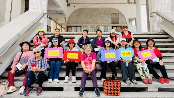 高雄原民文健站近200位長者拼族語認證 市府供部落接駁、買保險揪甘心