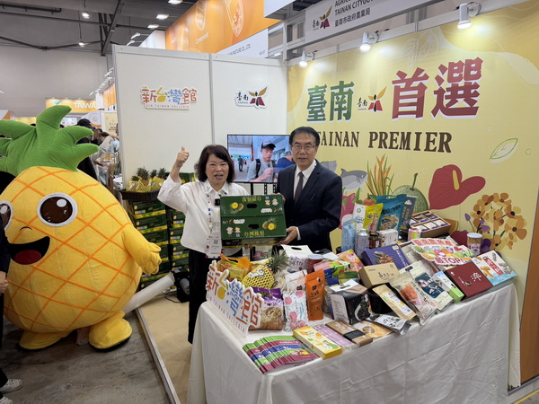 黃偉哲率「臺南隊」進軍新加坡食品展 展場人氣熱絡 多元農產吸引國際買主...