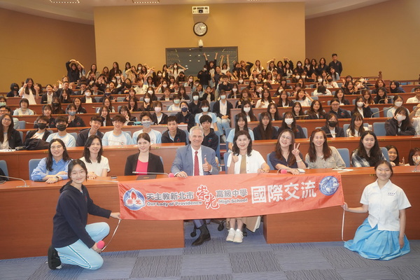 「大使校園開講」前進崇光高中 德國在台協會處長暢談國際局勢