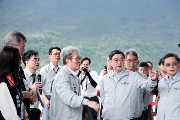 視察馬太鞍溪堤防工程防汛整備 卓揆：中央、地方合力築起安全屏障共同守護家園