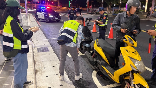 新北環警深夜鐵腕出擊!淡江大橋全時段科技執法搭配「閉鎖式路檢」 雙管齊下強力掃蕩噪音車