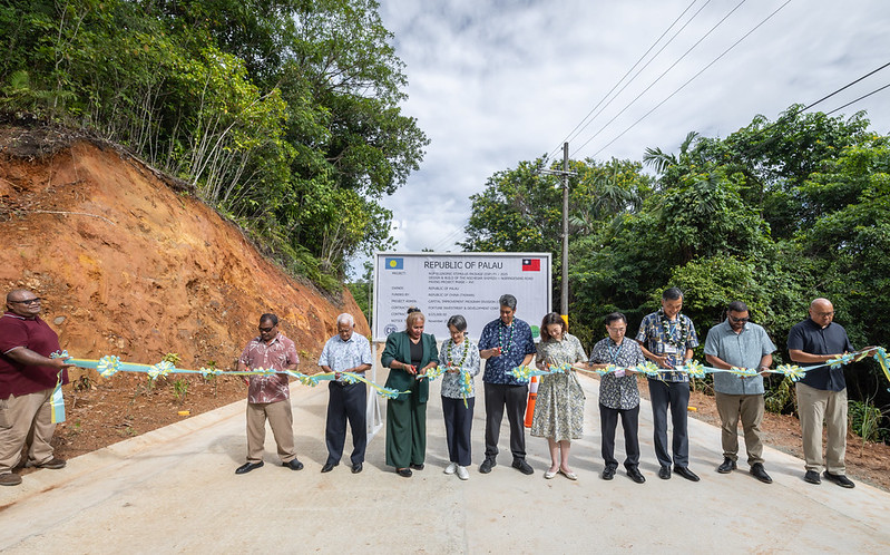 副總統出席援建道路工程完工剪綵 盼促進帛琉交通網絡連結 帶動繁榮發展
