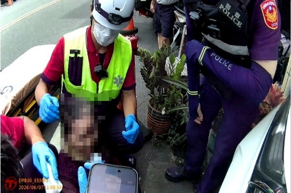 老嫗炎炎夏日路倒 宜警消即時救援送醫