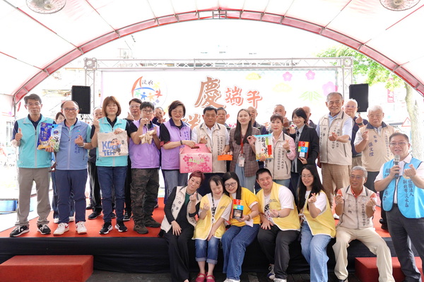 贈低收家庭關懷金及物資 淡水區關懷弱勢協會持續19年端午節送溫馨