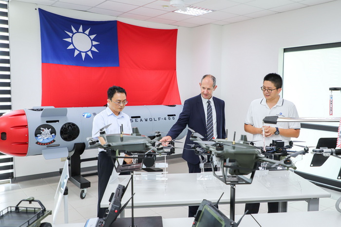 歐洲經貿辦事處處長谷力哲拜會嘉義，交流無人機產業與合作契機