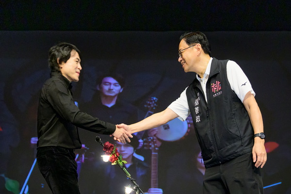 玫瑰墓樂團化急診室真實故事為音符 張市長：用音樂唱響生命樂章