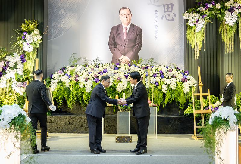 總統頒贈褒揚令 表彰黃崇仁董事長對國家社會的重大貢獻