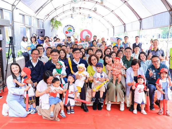 高雄攜手中央打造安心成家友善育兒城市 國家住都中心社宅全國首座三民明仁公共托嬰中心揭牌啟用