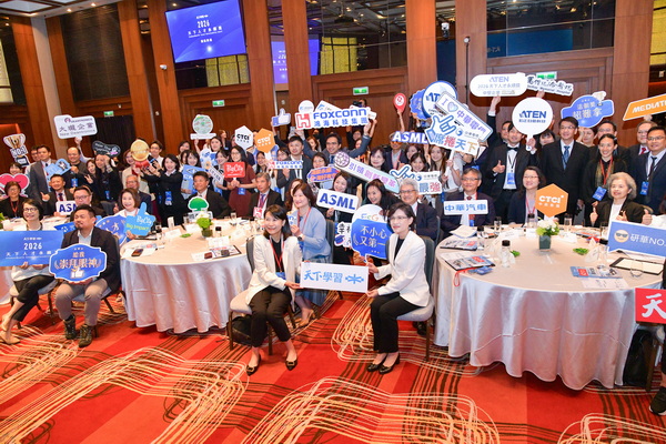 頒發2026天下人才永續獎 鄭副院長:投資人才 就是投資國家未來