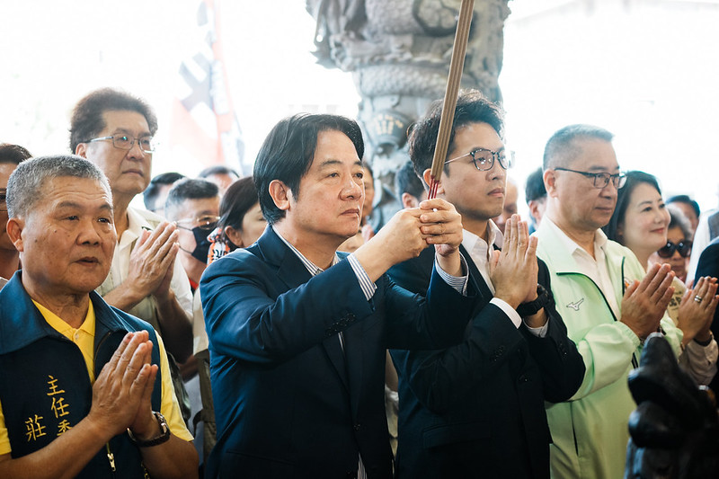 總統前往天母三玉宮參香祈福 鼓勵國人踴躍投票 深化民主與國家社會進步力量